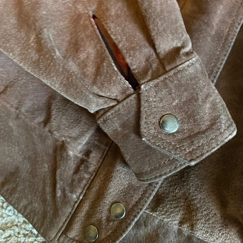 Bermans Woman’s Vintage Bomber Style Leather Jacket in great vintage condition - Picture 10 of 11